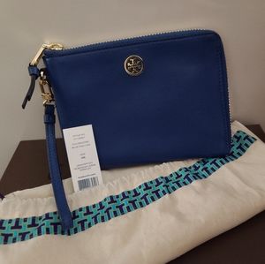 Tory Burch Robinson Large Wristlet